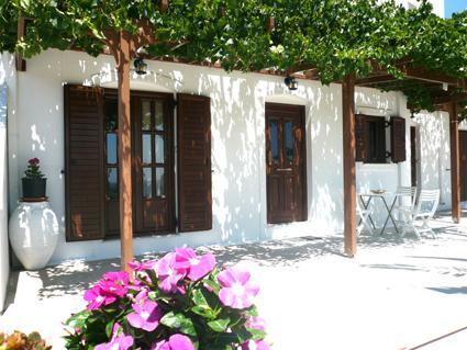 Ariston Apartment *